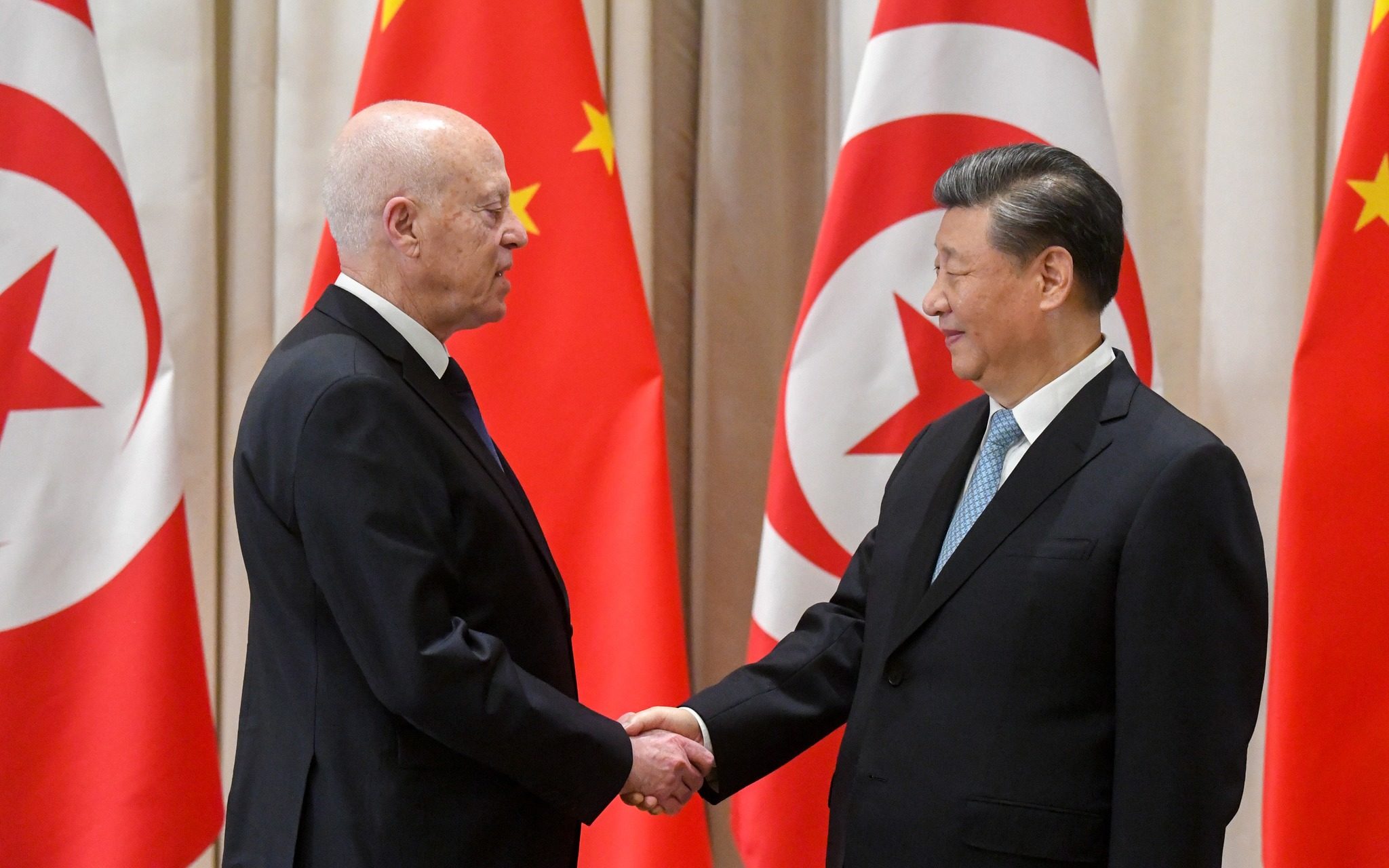 قيس سعيد يلتقي الرئيس الصيني