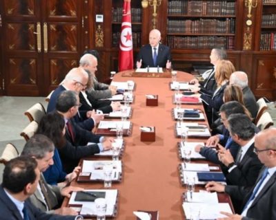 الحلول للأوضاع الاقتصادية والاجتماعية في تونس محور لقاء الرئيس قيس سعيد بعدد من الجامعيين