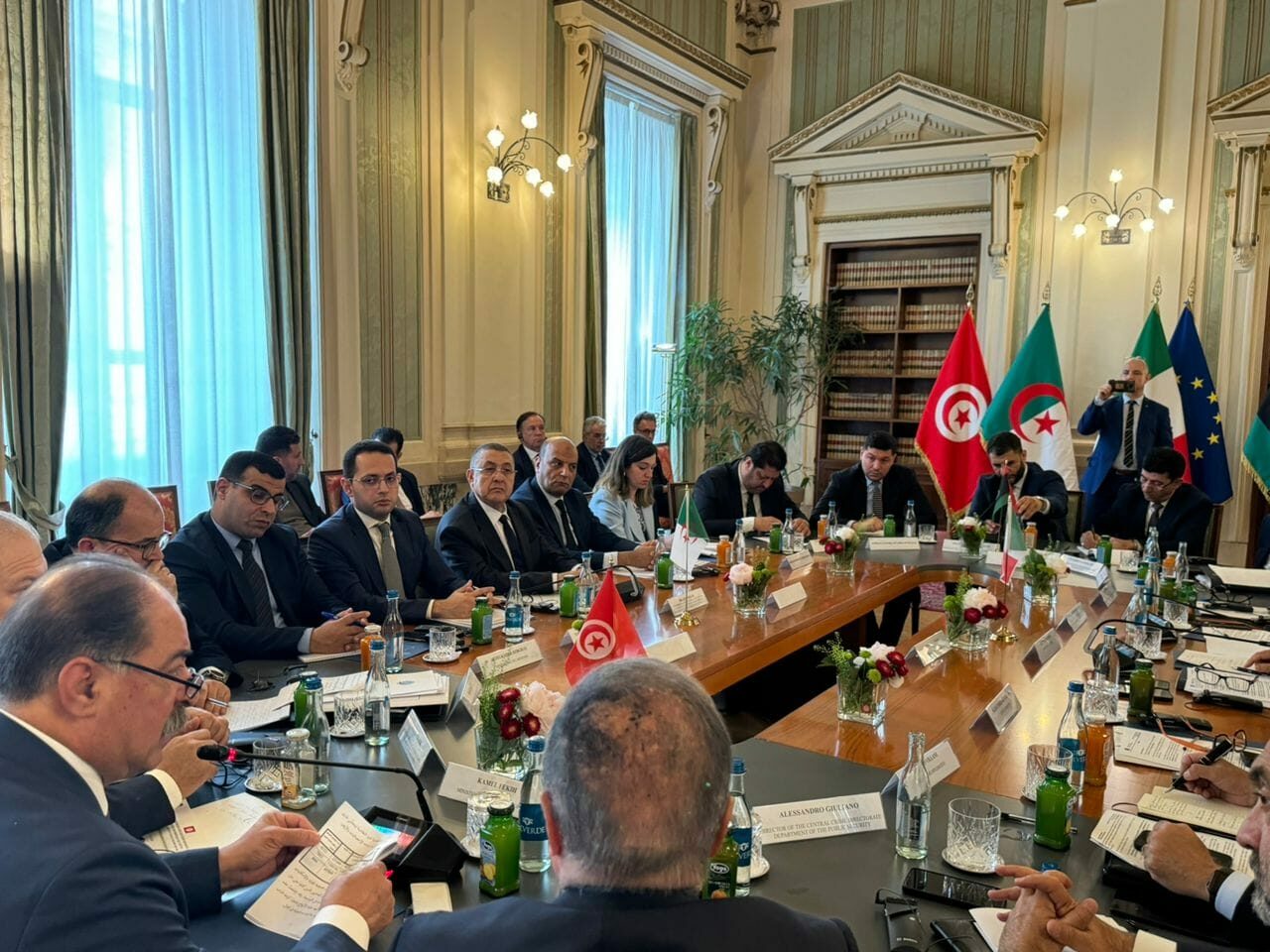 تونس: “توحيد الرّؤى لمُكافحة الهجرة غير النظاميّة” .. وزير الدّاخليّة يشارك في اجتماع تنسيقي دولي بالعاصمة الإيطالية