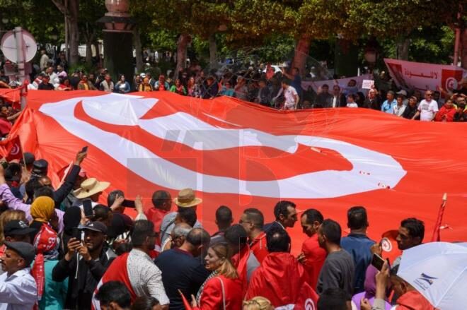 تونس العاصمة: وقفة مساندة لخيارات الرئيس سعيد ومطالبة بعدم التدخل الاجنبي في القرارات الوطنية