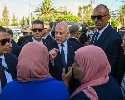 الرئيس قيس سعيد: “العمل دؤوب لحلّ معضلة تواجد الأفارقة جنوب الصّحراء بتونس”
