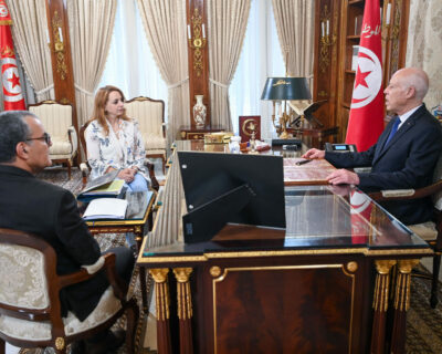 الرئيس قيس سعيد: “الشعب التونسي اليوم يدفع غاليا ضريبة الاختيارات الفاشلة منذ نهاية السنوات الثمانين من القرن الماضي”
