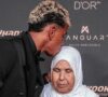 الصورة الحدث: نجم برشلونة لامين يامال يصطحب جدته معه لمسابقة الكرة الذهبية بباريس